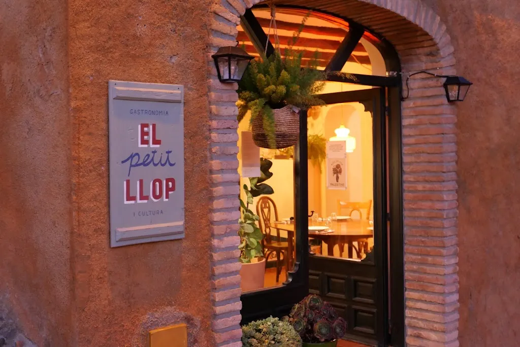 El petit llop restaurant in Gratallops