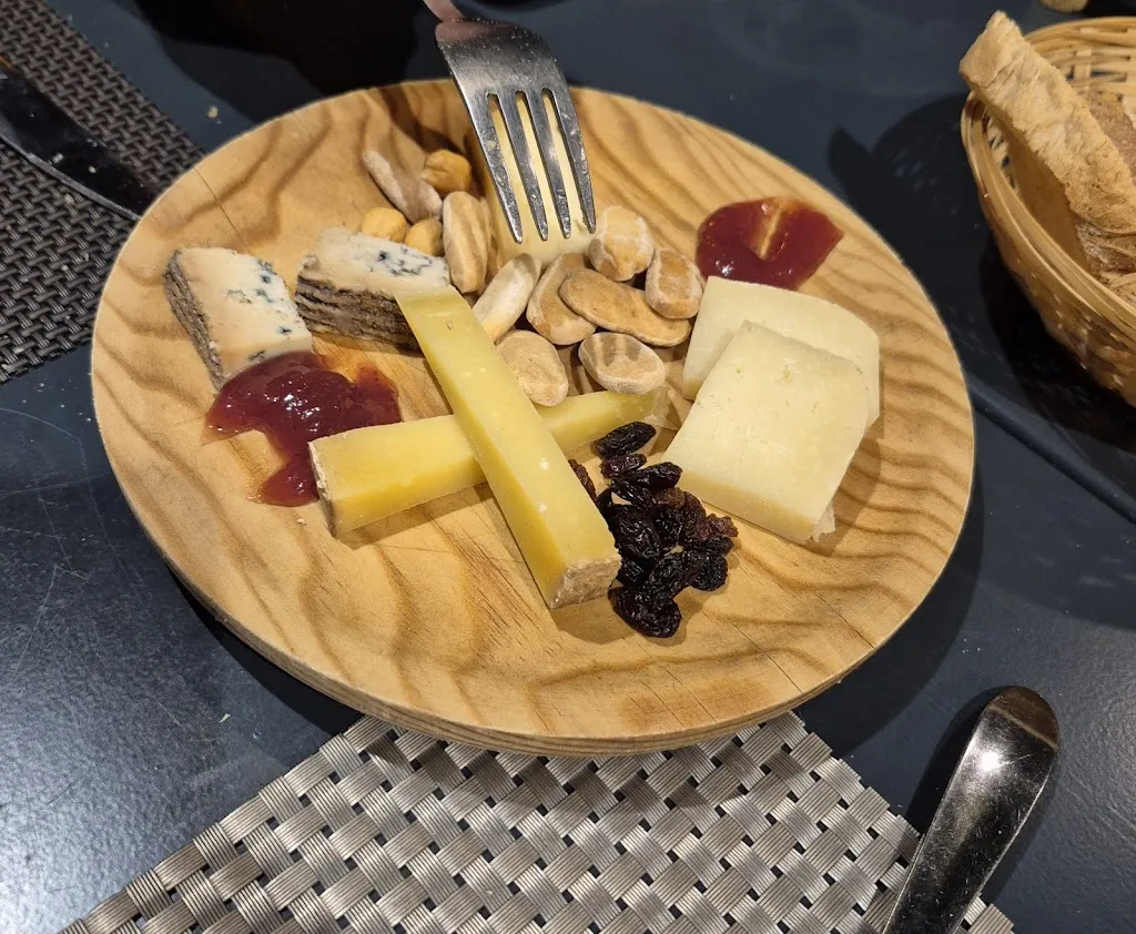 Slate Wine Bar_Gratallops_slider_image_2