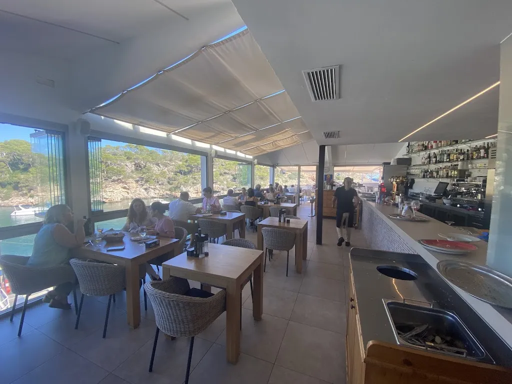 BAR RESTAURANTE BON BAR restaurant in Figuera