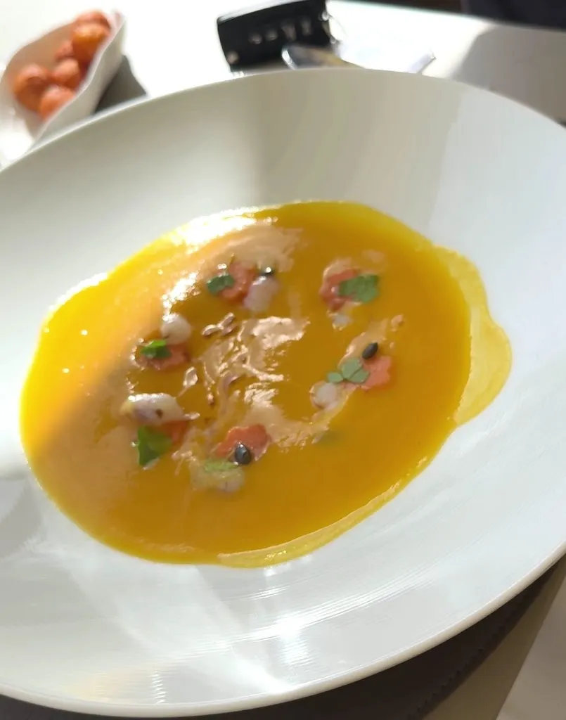 Giannella Alvarez_L'Olivera by Paco Pérez_Figuera_review