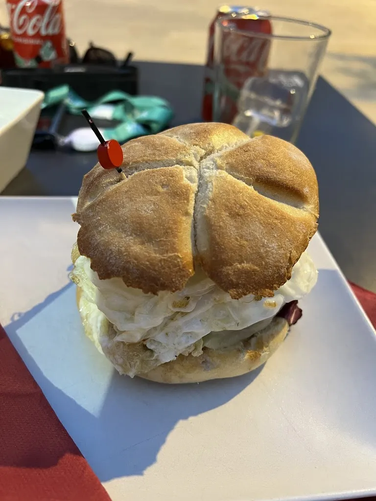 Stef Kampinga_Cafè LA BASSA._Horta de Sant Joan_recensione