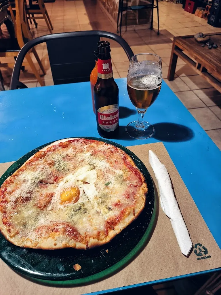 Dominika Crosby_LaPizzería_Horta de Sant Joan_review