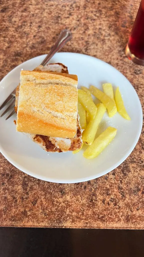 Menu_Bar Entre Amigos_Lucainena de las Torres_image_7