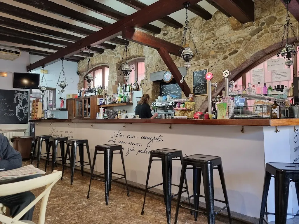 Cafeteria Isama restaurant in Montblanc