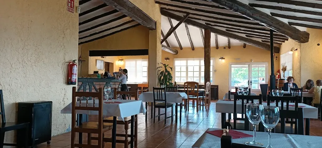 GR-7 LILLA restaurant in Montblanc