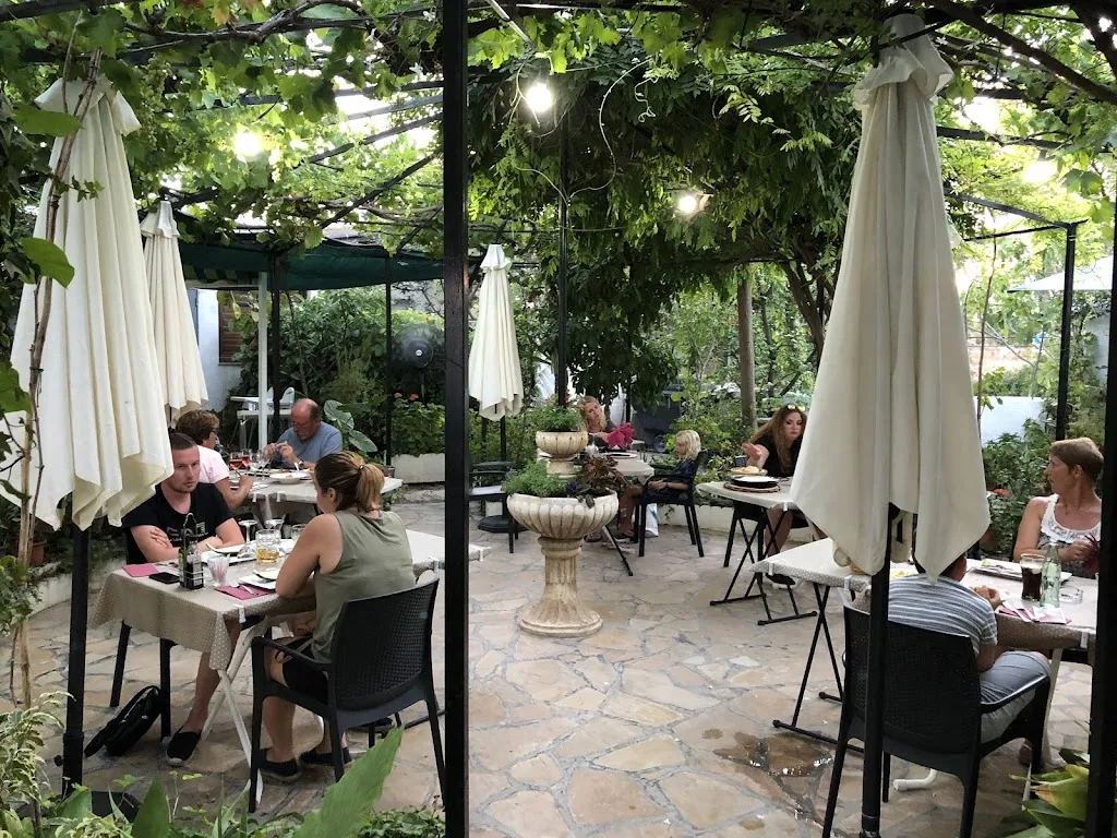 Casa Pepita Parc Montroig restaurant in Mont-roig del Camp