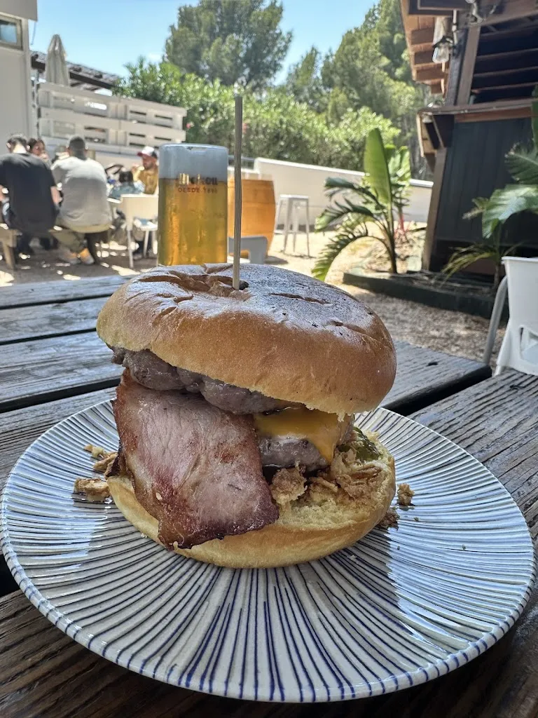 Yekaterina Britskaya_Twin Fin_Mont-roig del Camp_review