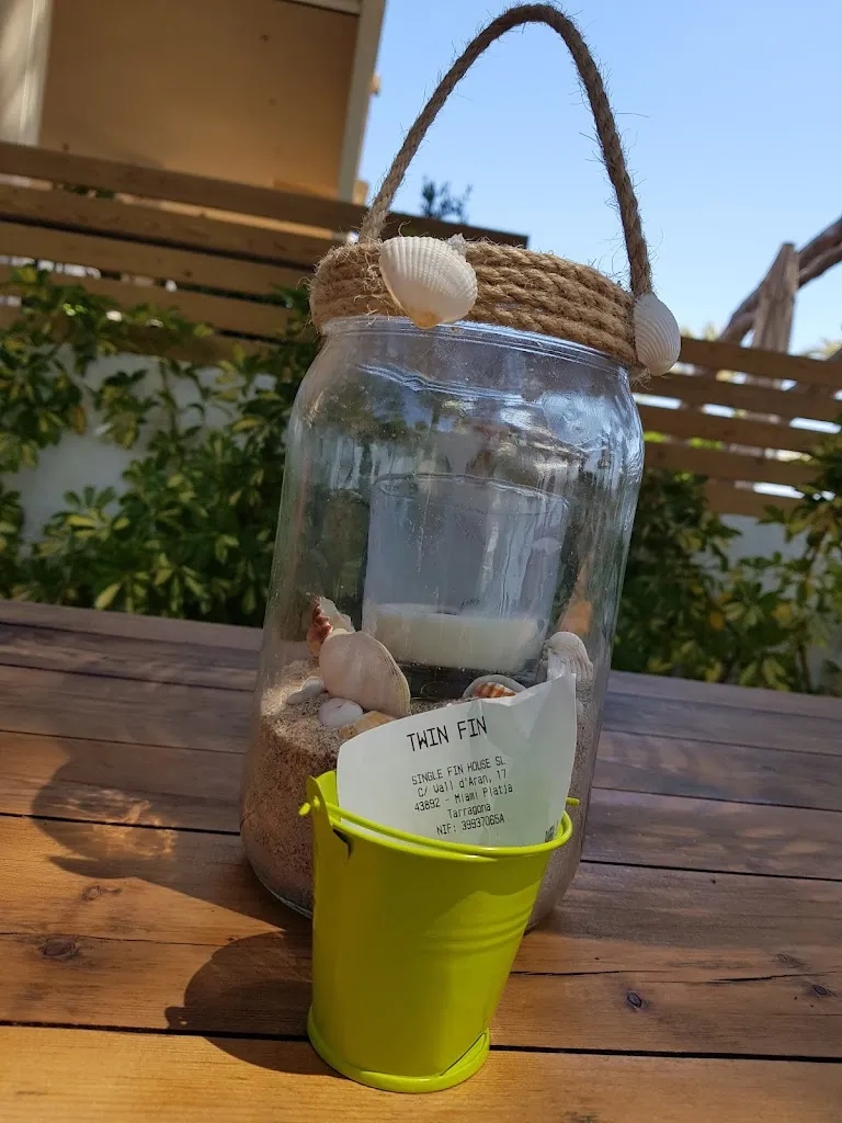 Claudia G_Twin Fin_Mont-roig del Camp_review