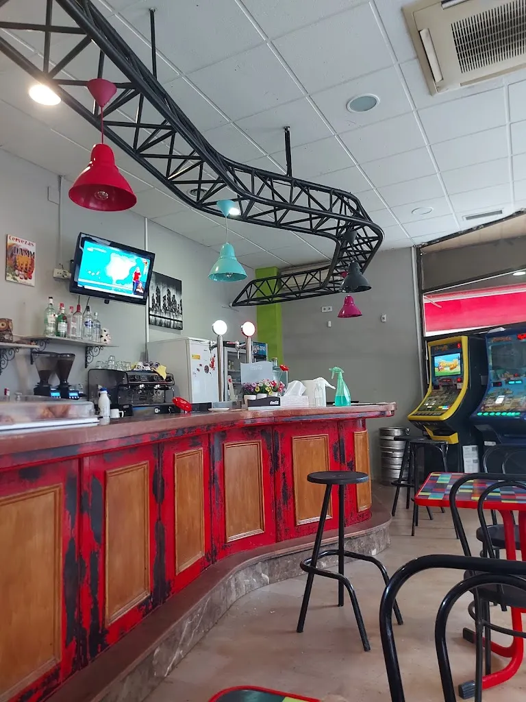 Bar Stop restaurant in Móra la Nova