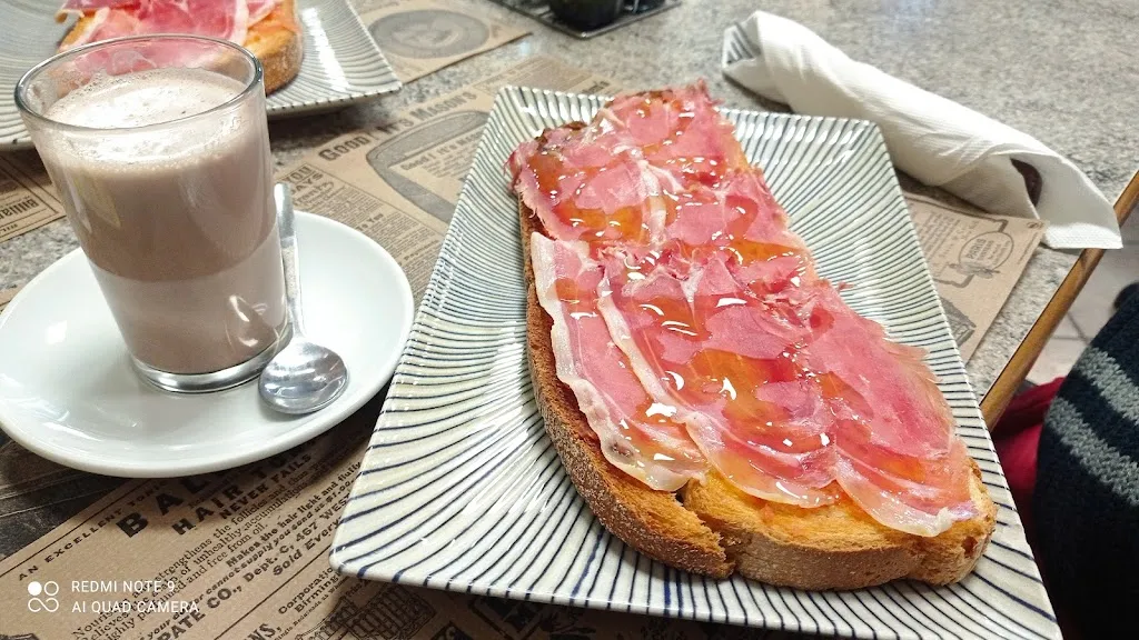 NaTaLiA gArZoN_Bar Restaurant Trevol_Móra la Nova_review