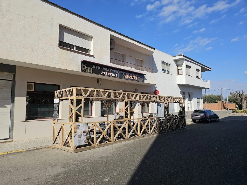 Peter Pohrer_Bar Restaurant SAM_Móra dEbre_review