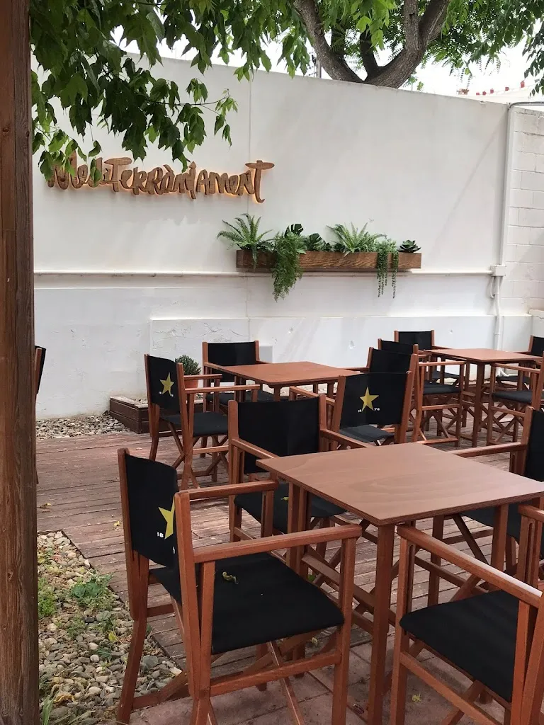 Entre tapes i llesques -bar piscina-_Pallaresos_slider_image_1