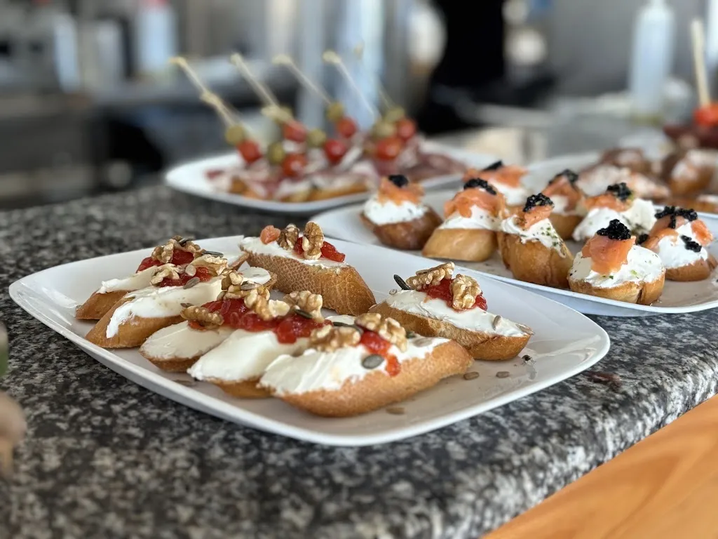 Entre tapes i llesques -bar piscina-_Pallaresos_slider_image_2