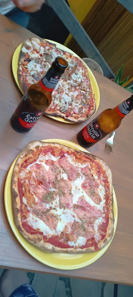 Stephanie Daly_Pizzeria Al Cunductu_Pallaresos_review