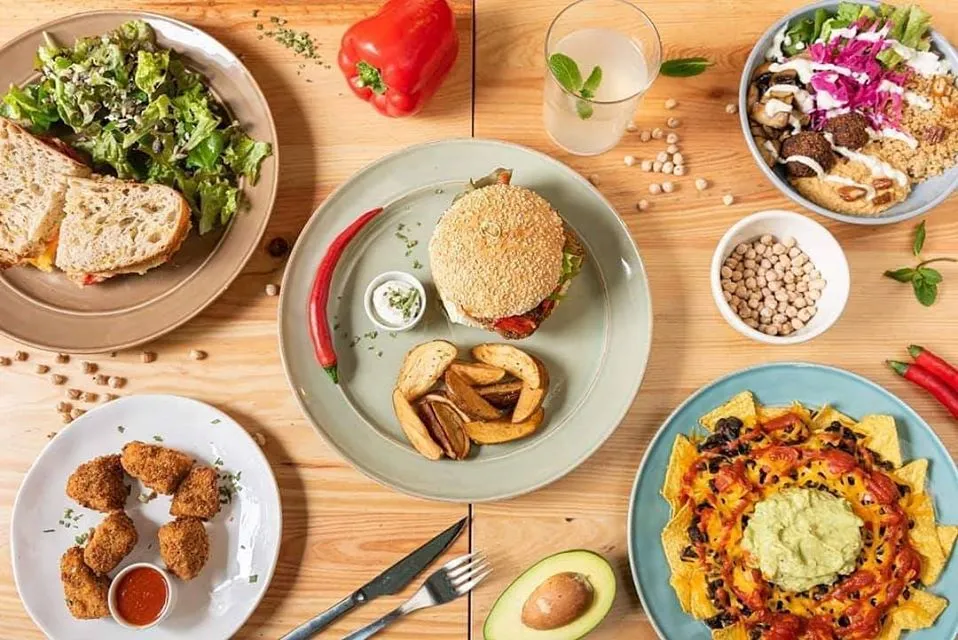 Martha Milch_Friends Kitchen_Nou de Gaià_review