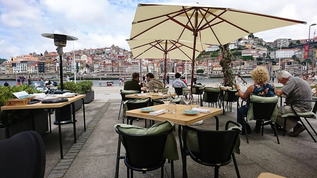 The George Terrace Bar restaurant in Nou de Gaià