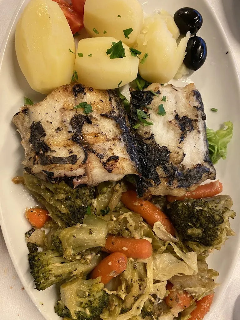 Tahsin Engin Gökten_Madureira's Mercado d'Afurada_Nou de Gaià_review