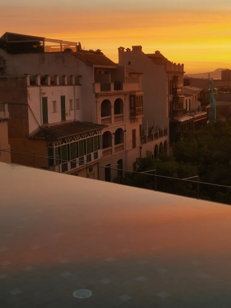 Viktor Veres_Rooftop El Llorenç_Palma dEbre_review