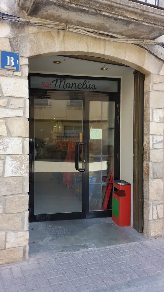 Bar Monclús restaurant in Pobla de Massaluc