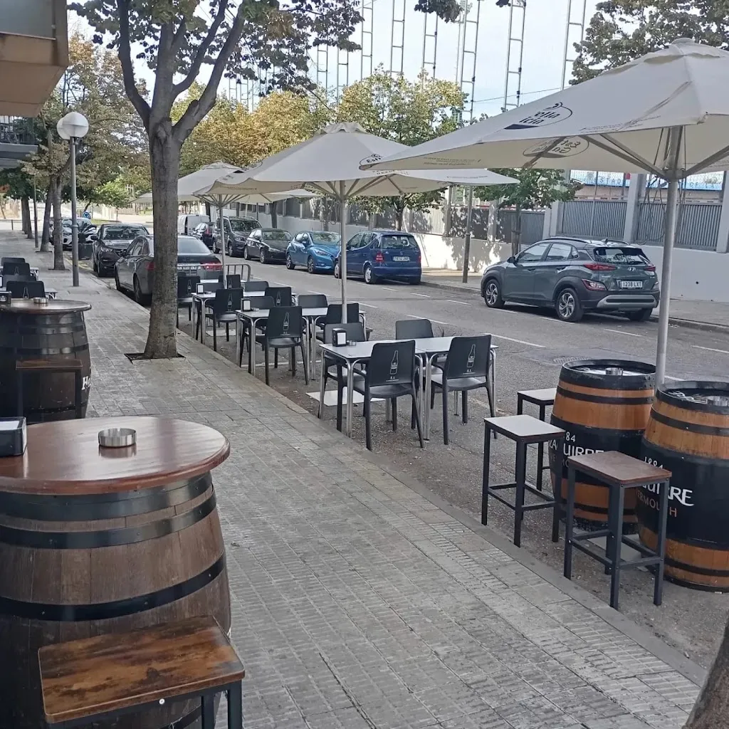 Oriol Ferre_Bar joventud_Pobla de Mafumet_review