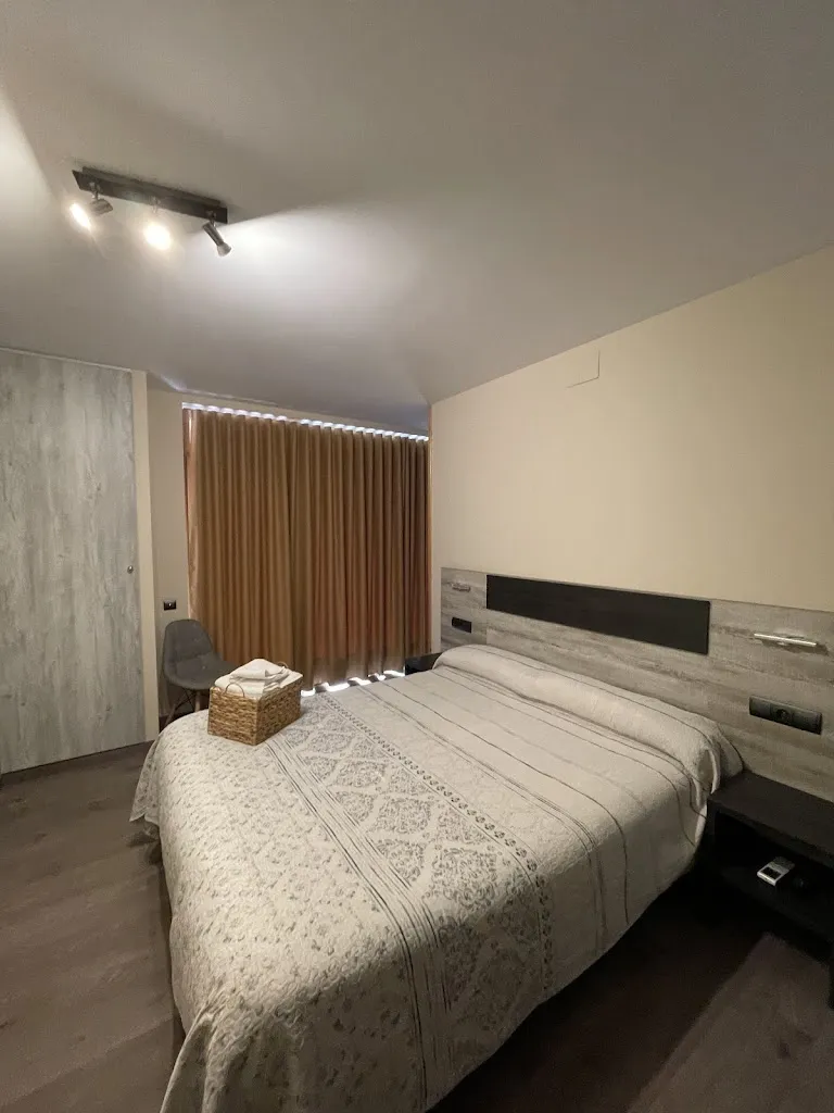 Allotjament Restaurant Ca l'Àngels_Prat de Comte_slider_image_2