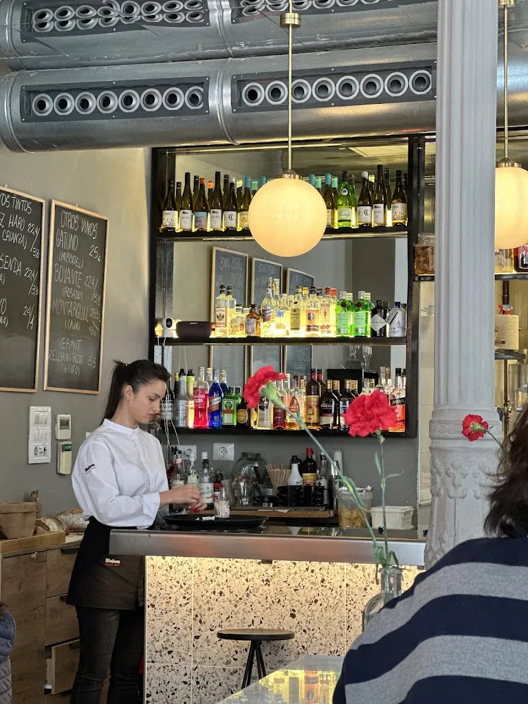 Jevon Tay_Tasca Maria Sarmiento_María_review