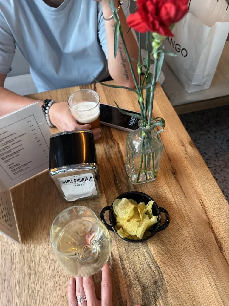 Anna_Tasca Maria Sarmiento_María_review