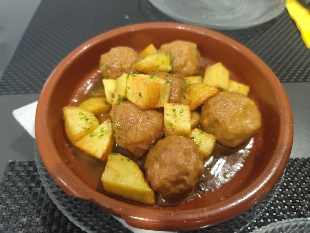 Blanca de la Sotilla_Bar Restaurant Societat la Llum del dia_Riba-roja dEbre_review