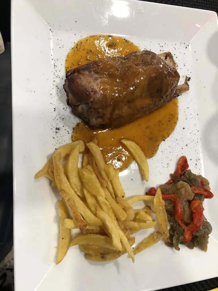 Sergio_Bar Restaurant Societat la Llum del dia_Riba-roja dEbre_review