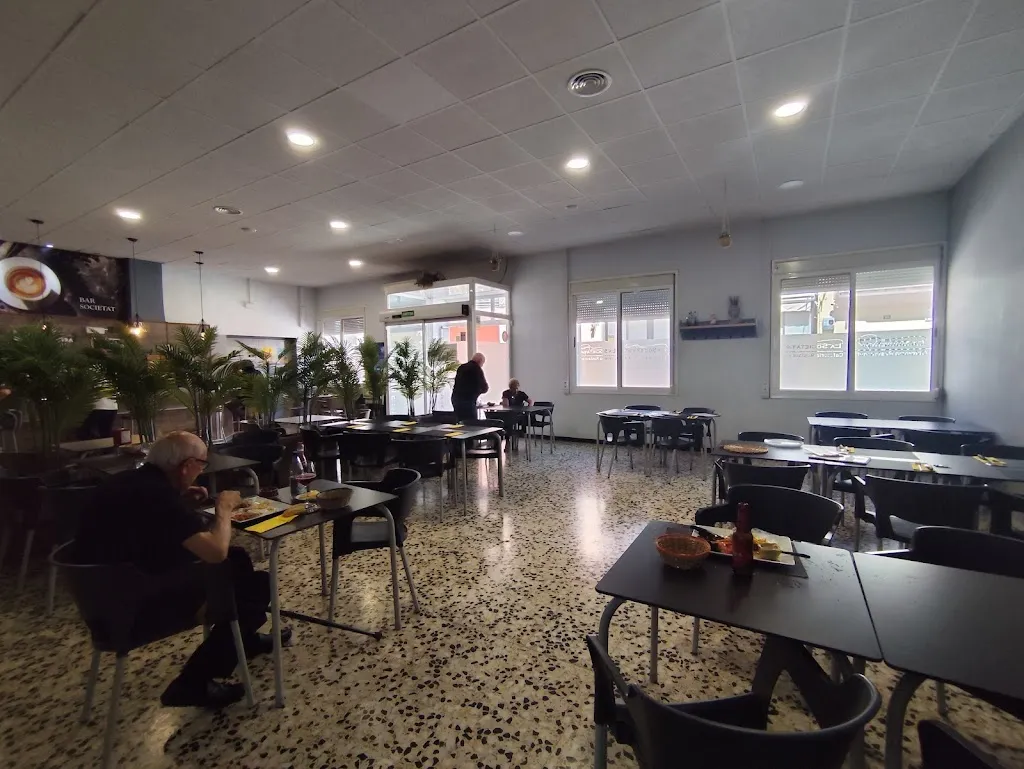 Bar Restaurant Societat la Llum del dia restaurant in Riba-roja dEbre