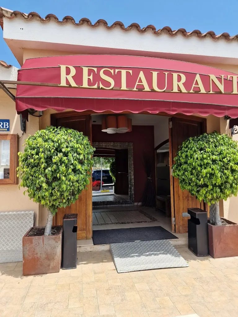 Billy McBain_Masia Crusells_Reus_review