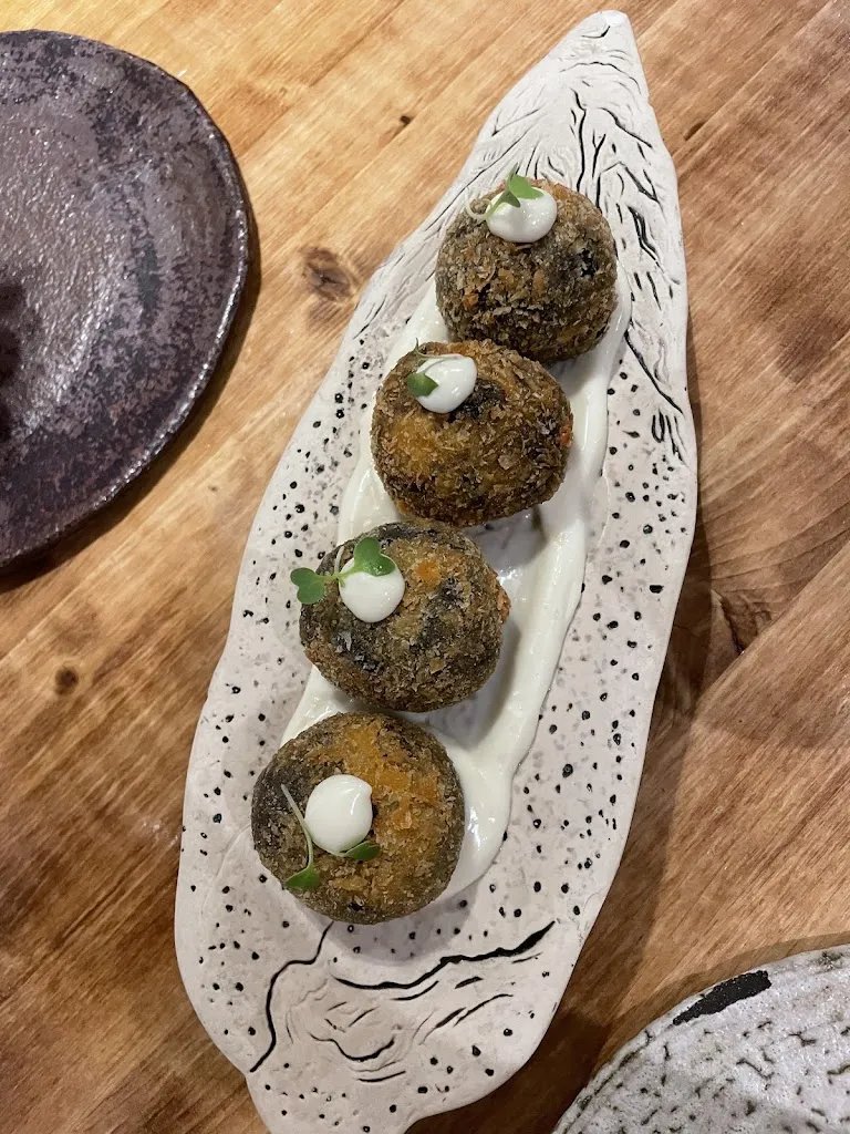 Gamze yilmaz_Més que Tapes_Reus_review