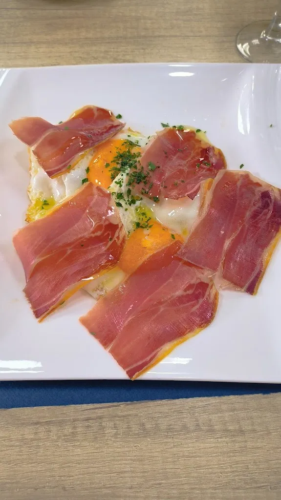 RESTAURANT TRIANGLE_Roquetes_slider_image_3