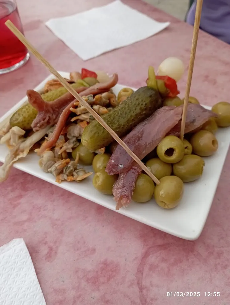 Antonia Sánchez_Bar La Lira_Roquetes_review