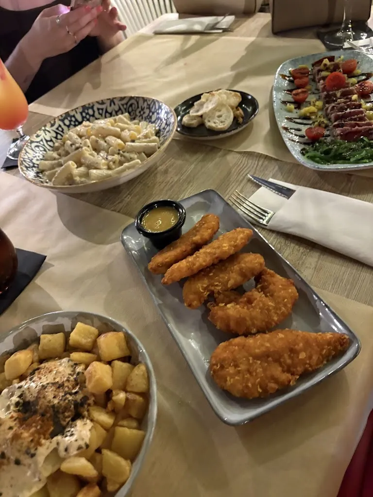 Katie Douglas_La Barca - Salou_Salou_review