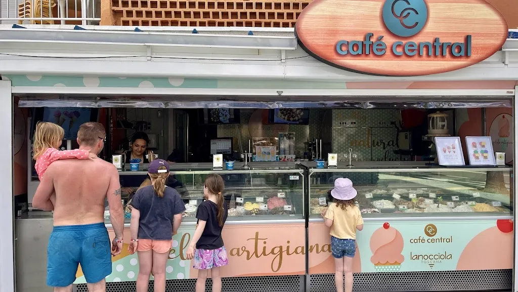 Cafè Central Salou restaurant in Salou