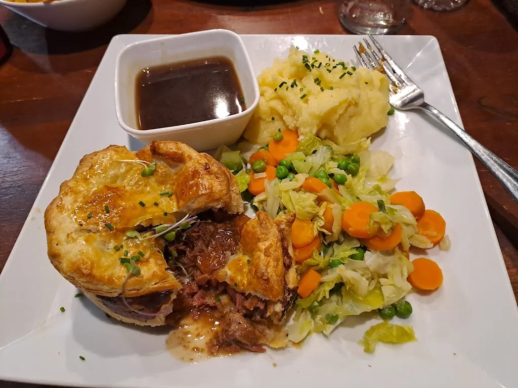 Damien H_The Harp Bar & Restaurant_Salou_review