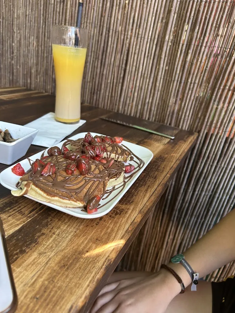 Jaime Mc Darby_The Harp Bar & Restaurant_Salou_review