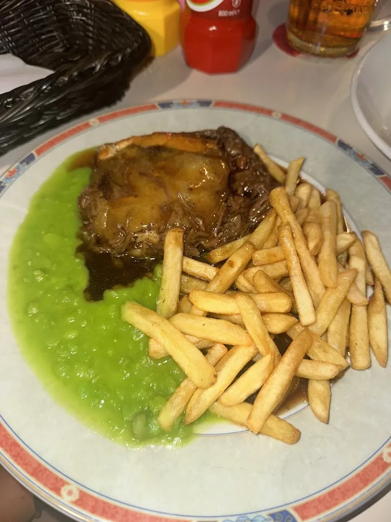 Olivia Dunne_Linda's Bar Restaurant_Salou_review