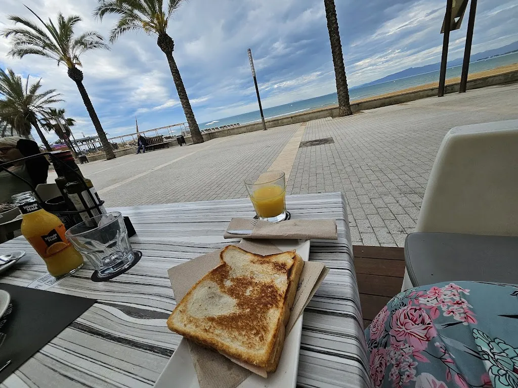 Lauren Whitfield_LUNATTIC SALOU_Salou_review