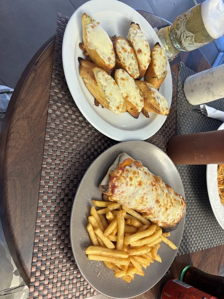 darren macdonald_The Fox And Hounds_Salou_review