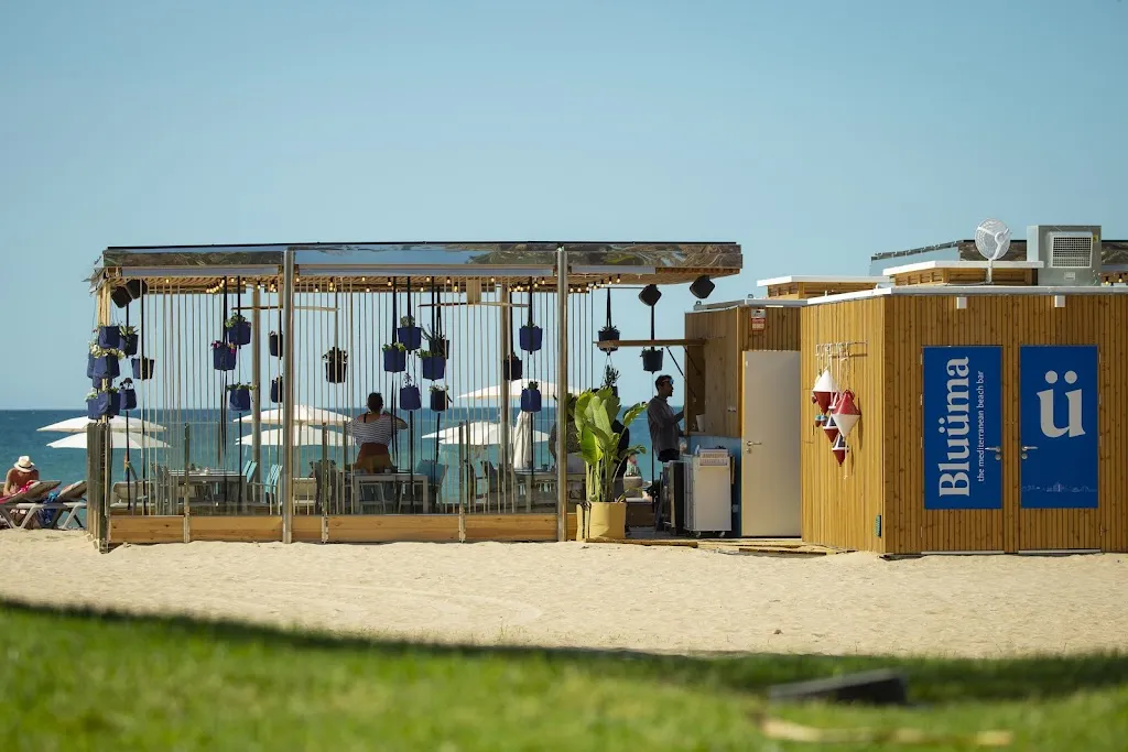 BLUÜMA BEACH BAR restaurant in Salou