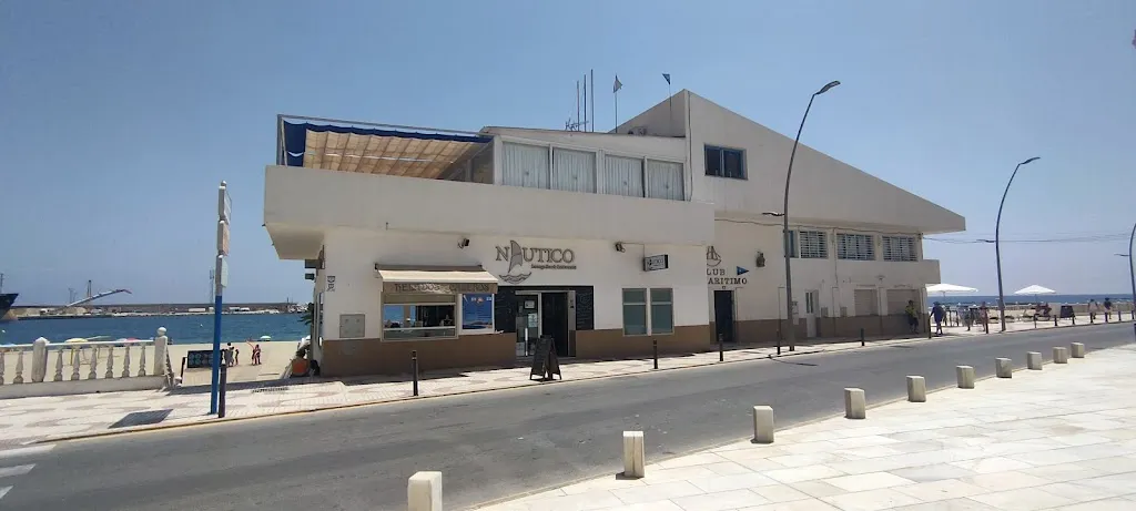 L. Mihály_Náutico de Garrucha_Garrucha_recensione