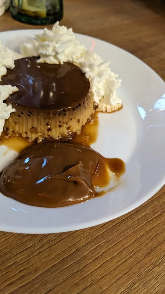 Oscar los trogloditas_La Flor Roja_Santa Coloma de Queralt_review