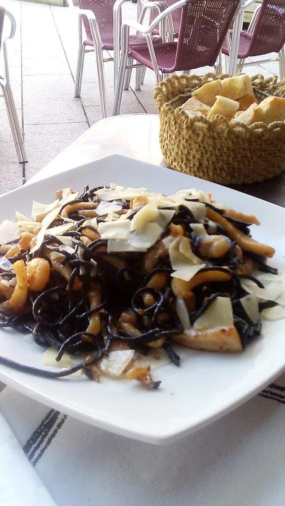 Anna Callau Garcia (Anna llau)_Bar Rosa_Santa Coloma de Queralt_review