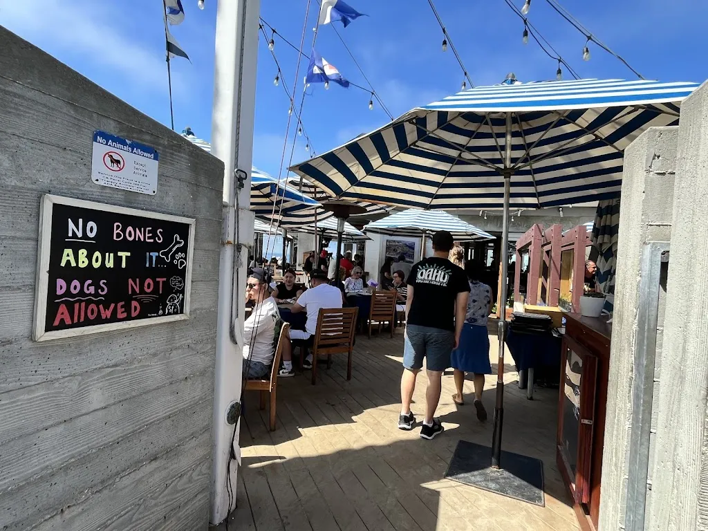 Boathouse at Hendry's Beach_Santa Bárbara_slider_image_3