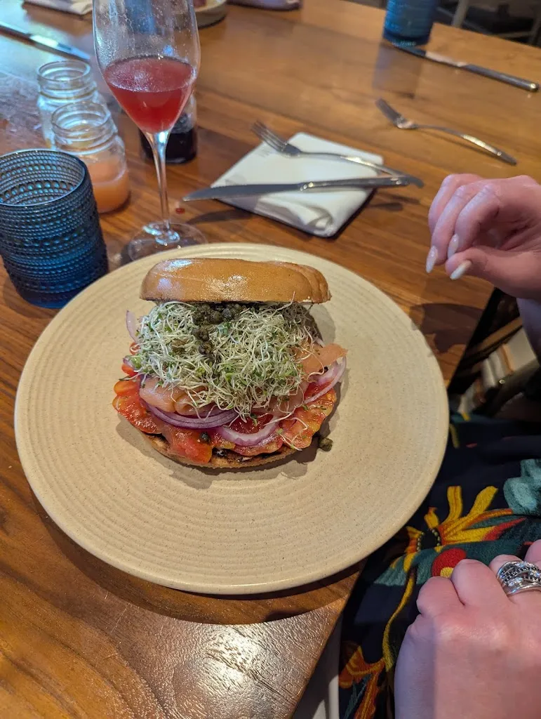 Cat C_Finch & Fork_Santa Bárbara_review