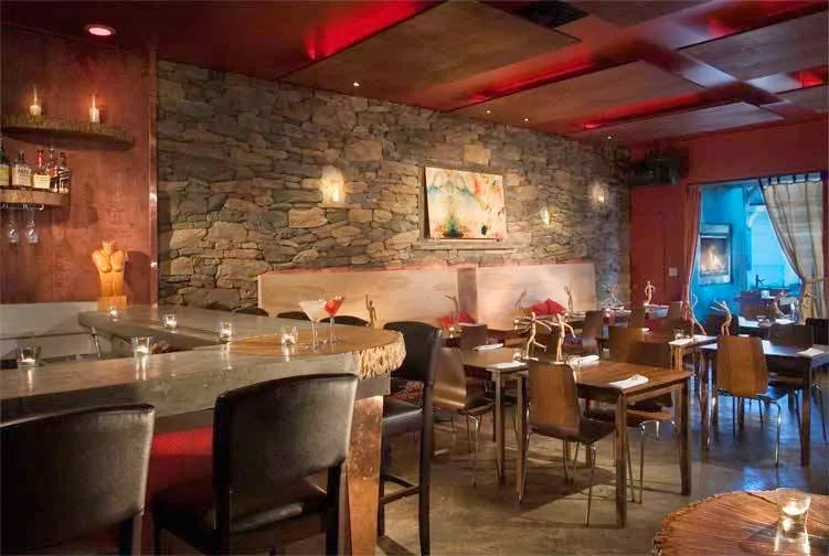 milk & honey restaurant in Santa Bárbara