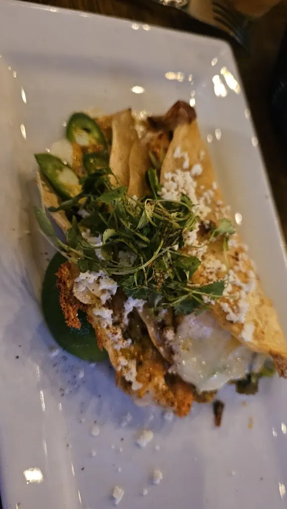 Alfonso “Tito” Crosthwaith_Sandbar Cocina y Tequila - Santa Barbara_Santa Bárbara_review