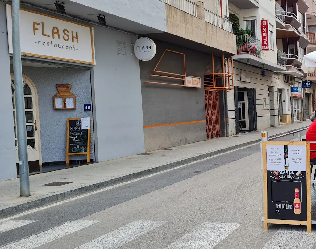 Flash Restaurant_Sénia_slider_image_1